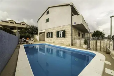 Bazen u objektu Apartment in Povlja with sea view, balcony, air conditioning WiFi 4936-1 -2 -3 ili u blizini