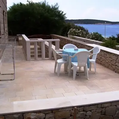 Apartment in Povlja with sea view