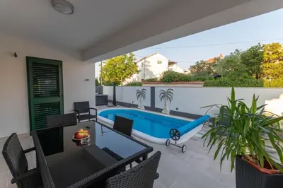 Bazen u objektu Apartment in Supetar with terrace, air conditioning, W-LAN 3553-4 ili u blizini