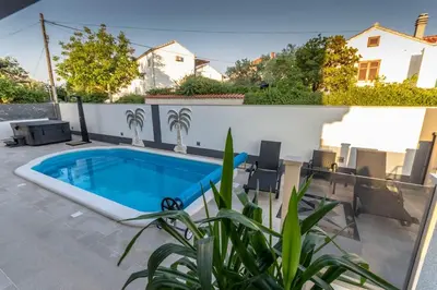 Bazen u objektu Apartment in Supetar with terrace, air conditioning, W-LAN 3553-4 ili u blizini
