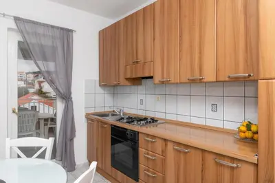 Kuhinja ili čajna kuhinja u objektu Apartment in Supetar with terrace, air conditioning, W-LAN 3553-4