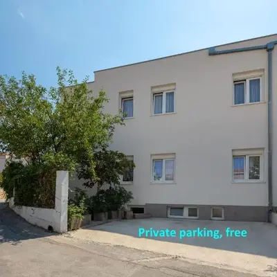 A2 apt near beach w patio parking and grill