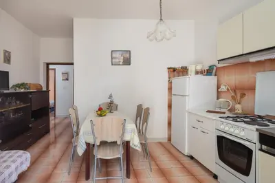 Kuhinja ili čajna kuhinja u objektu A1 - apt near beach with patio parking and grill