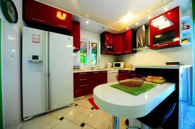 Kuhinja ili čajna kuhinja u objektu 4 Bed Villa Sleeps 9 - Pool Pets Garden Parking