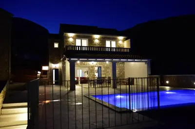 Bazen u objektu Villa Katarina - infinity pool with amazing view ili u blizini