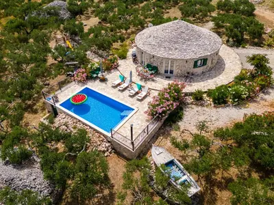 Bazen u objektu Island Getaway - Heritage House ili u blizini