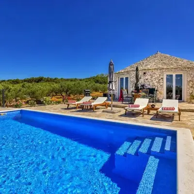 Island Getaway - Heritage House