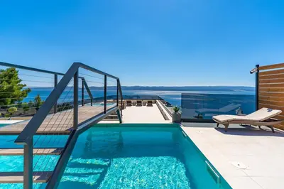 Bazen u objektu Seaview Villa BLUE LAGOON with private pool, jacuzzi, media room, 6 bedrooms, beach 70m ili u blizini