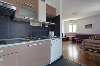 Kuhinja ili čajna kuhinja u objektu Komforan apartman 2+2
