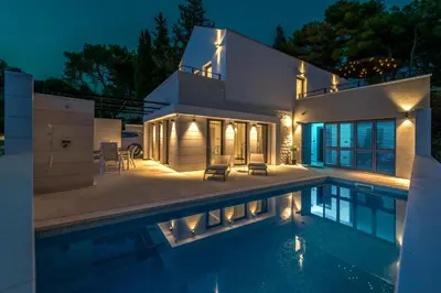 Bazen u objektu VILLA ELEMENTA - A peaceful retreat ili u blizini