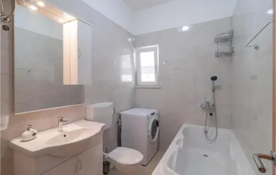 Kupaonica u objektu Pet Friendly Apartment In Supetar-Splitska