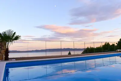 Bazen u objektu Seaview pool apartment-Lumière, Island Hvar-Gdinj ili u blizini