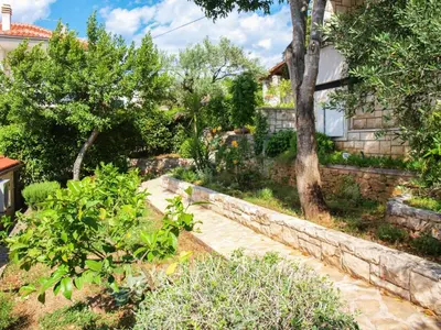 Vrt u objektu Beachfront apartment with big terrace and garden