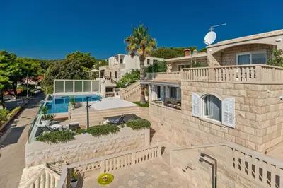 Bazen u objektu Luxury Villa Stone Castle Brač with private pool on Brač island ili u blizini