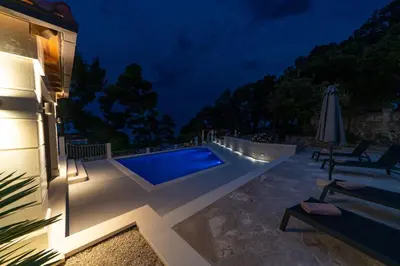 Bazen u objektu VILLA DIAMOND- beautiful seaview, bar, pool & gym ili u blizini