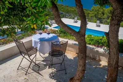 Bazen u objektu Luxury Villa Castello di Pietra Brač with Heated Pool near Pučišća ili u blizini