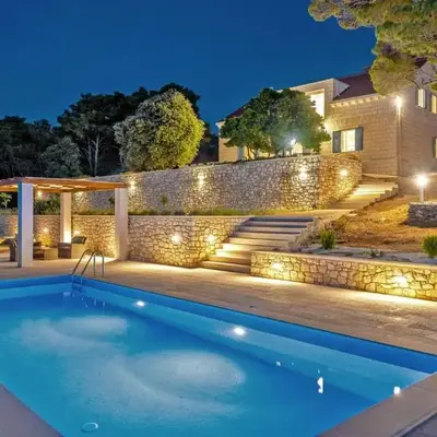 Luxury Villa Castello di Pietra Brač with Heated Pool near Pučišća