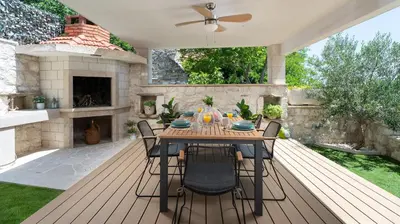 Popločani dio dvorišta ili vanjski dio objekta Villa Falcon House, 3-bedroom villa with heated 36 sqm pool, Jacuzzi, Finnish sauna