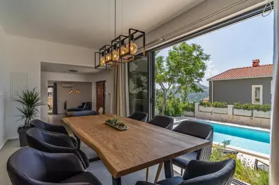 Bazen u objektu Villa Falcon House, 3-bedroom villa with heated 36 sqm pool, Jacuzzi, Finnish sauna ili u blizini