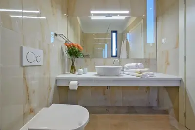 Kupaonica u objektu Luxury Villa Raquel Šolta with pool & gym steps from the sea