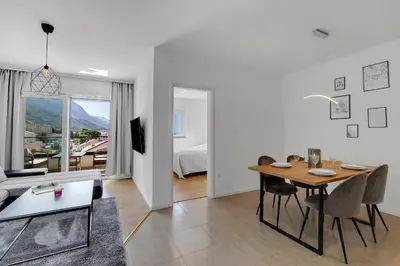 Pogled na planine ili pogled na planine iz apartmana