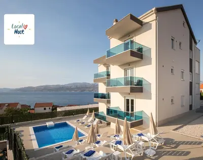 Bazen u objektu Apartments BlueView ili u blizini