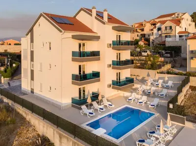 Bazen u objektu Apartments BlueView ili u blizini