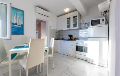 Kuhinja ili čajna kuhinja u objektu Stunning Home In Celina With Wifi