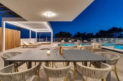 Bazen u objektu Villa Bava with 4 En-suite Bedrooms, Heated 33 sqm Pool ili u blizini
