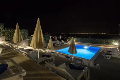 Bazen u objektu Apartments BlueView ili u blizini