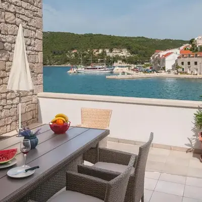 Beautiful Home In Pucisca With House Sea View