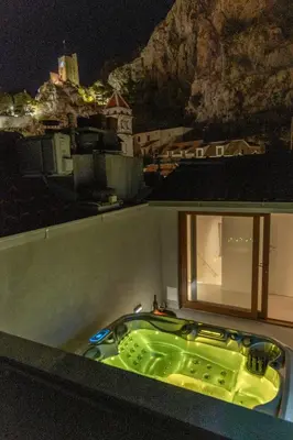 Tlocrt objekta Charming stone apartment with jacuzzi in center of Omiš