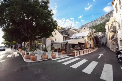 Pogled na planine ili pogled na planine iz vikendica