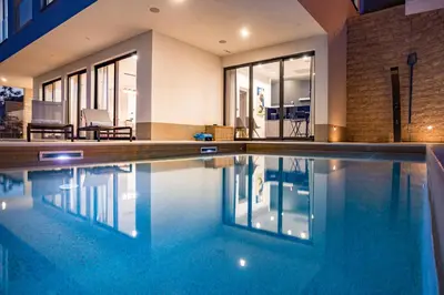 Bazen u objektu Villa Gust, sea view, pool, jacuzzi, sauna, cinema ili u blizini