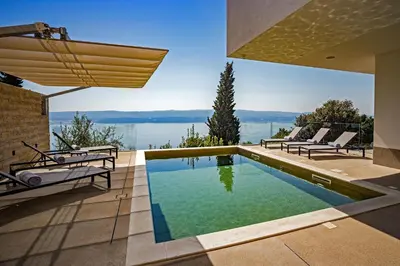 Bazen u objektu Villa Gust, sea view, pool, jacuzzi, sauna, cinema ili u blizini