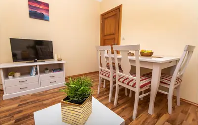 TV i/ili zabavni centar u objektu 1 Bedroom Amazing Apartment In Podstrana
