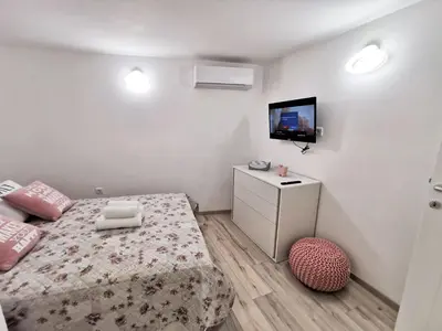 Krevet ili kreveti u jedinici u objektu Modern flat in Omiš, with terrace and views, 80m²