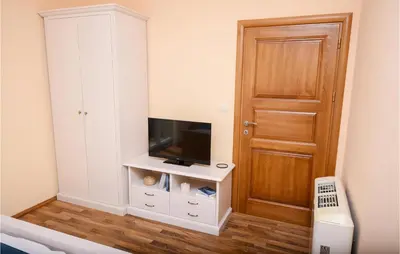 TV i/ili zabavni centar u objektu Nice Apartment In Podstrana With Wifi