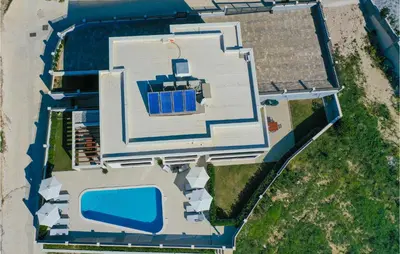 Bazen u objektu Amazing Apartment In Baska Voda ili u blizini