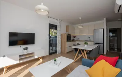 Kuhinja ili čajna kuhinja u objektu Cozy Apartment In Baska Voda