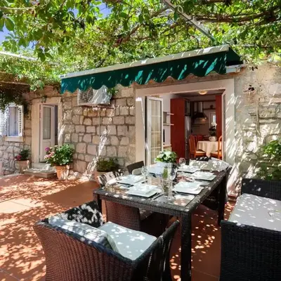 Nona Guesthouse - Charme Holidays