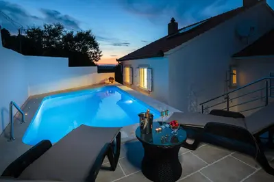 Bazen u objektu Villa Neresi - Charme Holidays ili u blizini