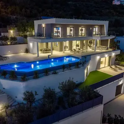 Luxurious Villa ADA; hot tub