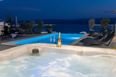 Bazen u objektu Luxury Villa POCRNJA -heated pool, sauna, jacuzzi, pool table ili u blizini
