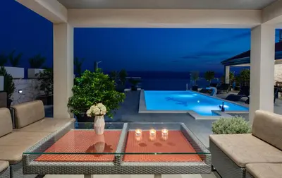 Bazen u objektu Luxury Villa POCRNJA -heated pool, sauna, jacuzzi, pool table ili u blizini