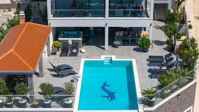 Bazen u objektu Luxury Villa POCRNJA -heated pool, sauna, jacuzzi, pool table ili u blizini