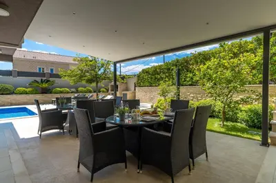 Bazen u objektu Luxury Villa Lucas with heated pool, whirlpool, sauna, 14 pax ili u blizini