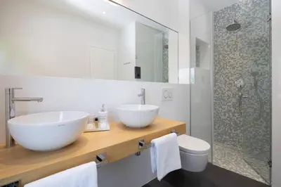 Kupaonica u objektu Luxury beachfront VILLA FLORES heated outdoor, indoor pool, whirlpool, sauna