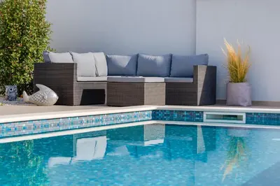 Bazen u objektu Seaview Villa Big Blue with 32sqm heated pool, 4 bedrooms, and 3 bathrooms ili u blizini