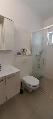 Kupaonica u objektu Top 10-1 bedroom apt/terrace